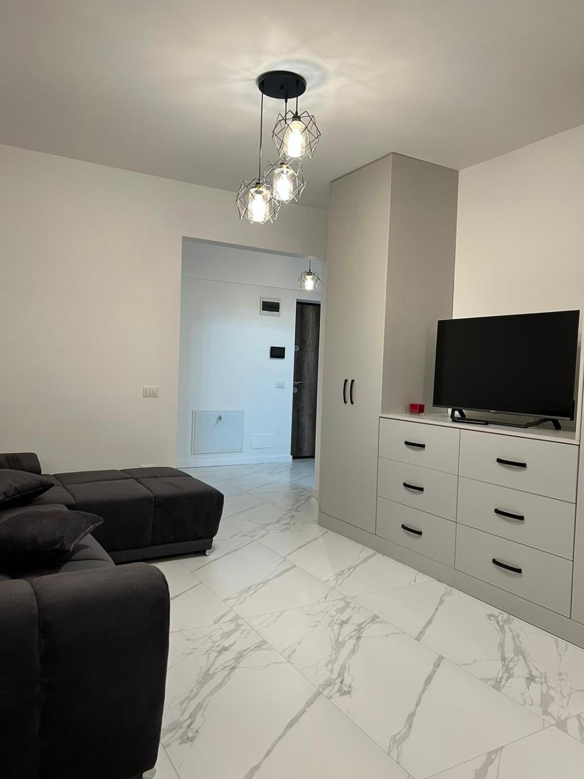 Cozy In Apartment *