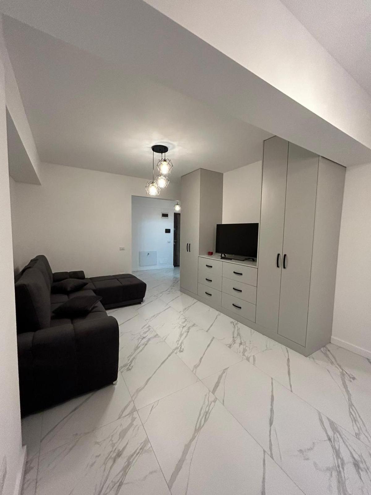Cozy In Apartment *